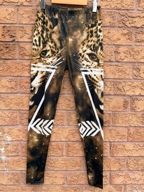 💫10/$25 • SWS Leopard Print Graphic Leggings